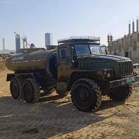 Ural 4320 1986