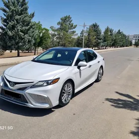 Toyota Camry 2021