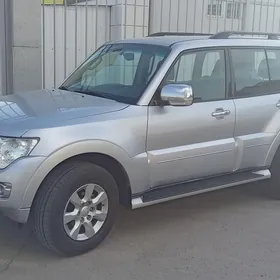 Mitsubishi Pajero 2015