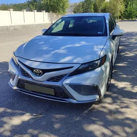 Toyota Camry 2021