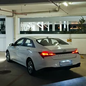 Hyundai Elantra 2021