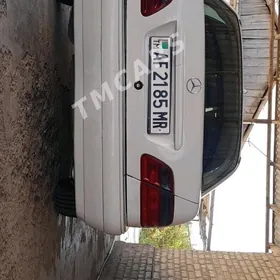 Mercedes-Benz W212 2000