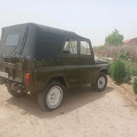 UAZ 469 1990