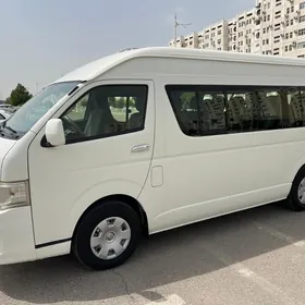 Toyota Hiace 2013