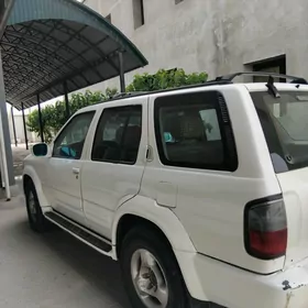 Infiniti QX4 1999