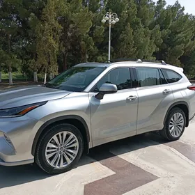 Toyota Highlander 2021