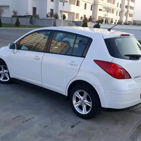 Nissan Versa 2011