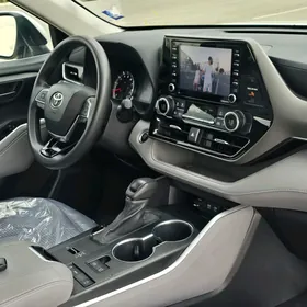 Toyota Highlander 2021