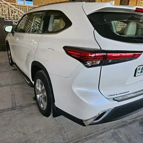 Toyota Highlander 2021