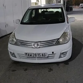 Nissan Tiida 2010