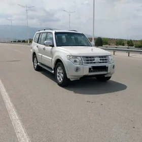 Mitsubishi Pajero 2012