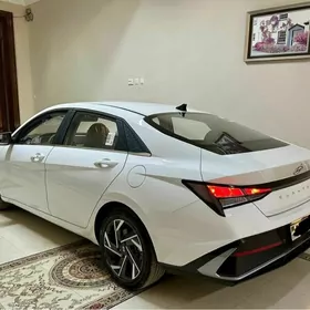 Hyundai Elantra 2024