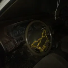 Mitsubishi Chariot 1993