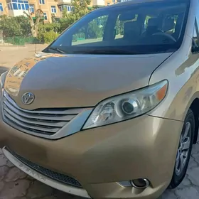 Toyota Sienna 2012