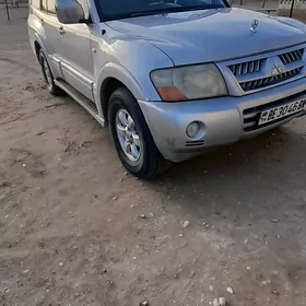 Mitsubishi Pajero 2003