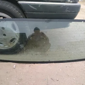 Гольф стекло багажника