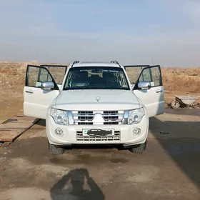 Mitsubishi Pajero 2013
