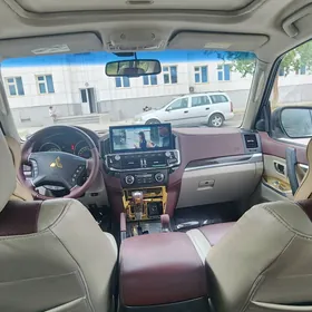 Mitsubishi Pajero 2014