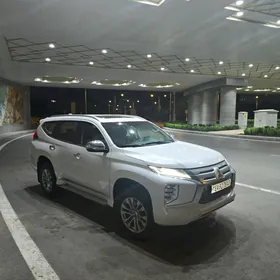 Mitsubishi Pajero 2020