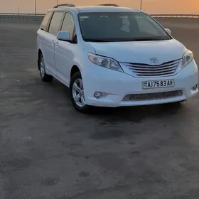 Toyota Sienna 2016