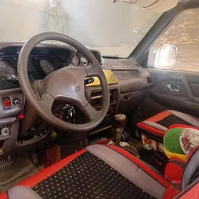 Mitsubishi Pajero 1992