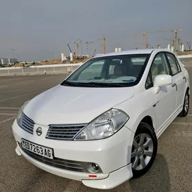 Nissan Tiida 2012