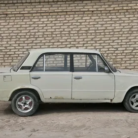 Lada 2104 1982