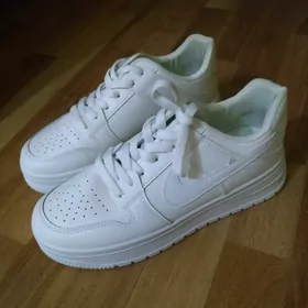 Кроссовки