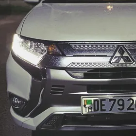 Mitsubishi Outlander 2023