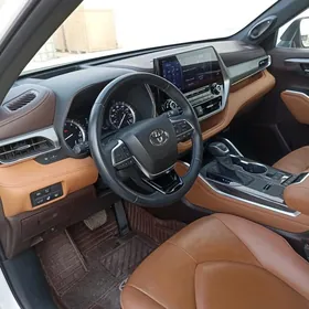 Toyota Highlander 2020