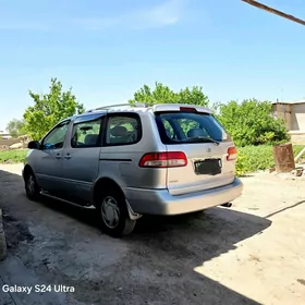 Toyota Sienna 2002