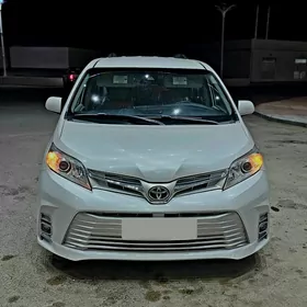 Toyota Sienna 2020