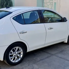 Nissan Versa 2018