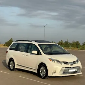 Toyota Sienna 2020
