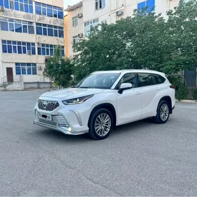 Toyota Highlander 2021