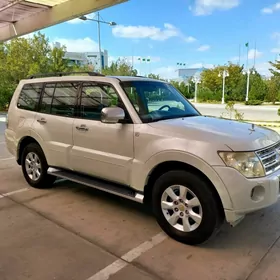 Mitsubishi Pajero 2010