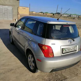 Toyota XA 2004