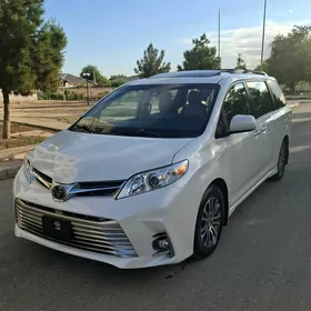 Toyota Sienna 2020