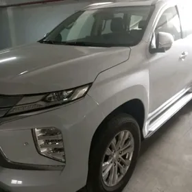 Mitsubishi Pajero 2020