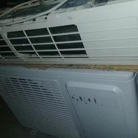AKIRA 10  ELECTROLUX 18