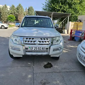 Mitsubishi Pajero 2015