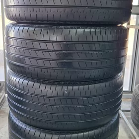 BRIDGESTONE 235/45/18 4ST