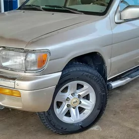 Infiniti QX4 1996