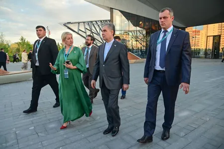 Gurbanguly Berdimuhamedow Kazanyň iň meşhur teatrlarynyň birine baryp gördi
