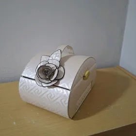 kosmeticka FENDI