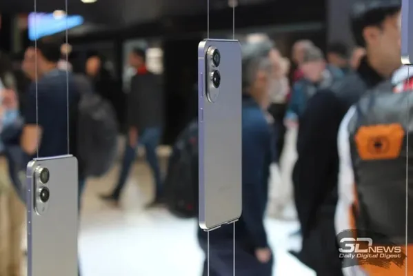 Samsung ultra-inçe Galaxy S25 Edge-iň mahabatynda iPhone-y ýaňsylaýar
