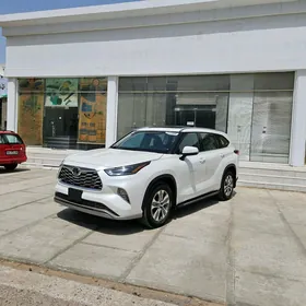 Toyota Highlander 2021