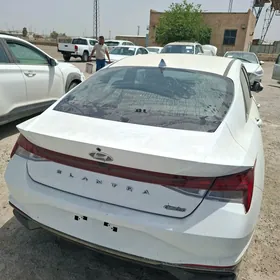 Hyundai Elantra 2022