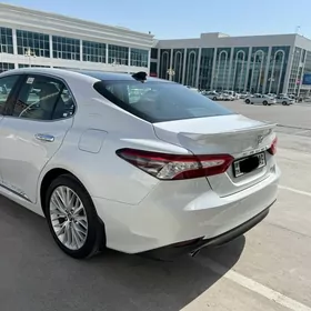 Toyota Camry 2018