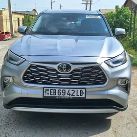 Toyota Highlander 2021